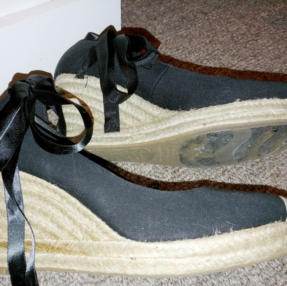Espadrilles - Picture 2 of 2